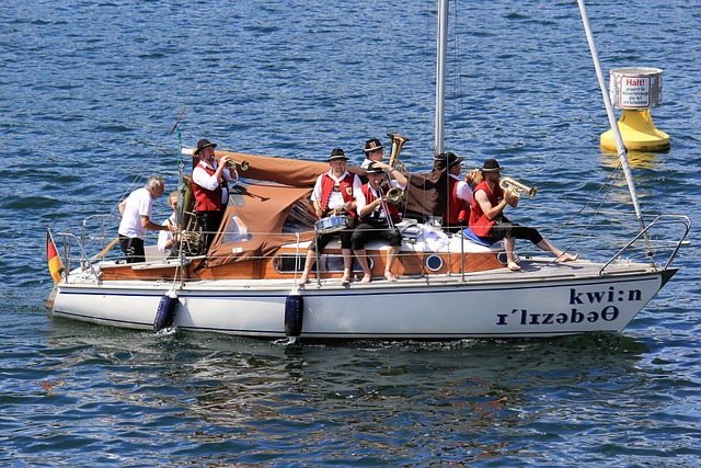 通过夸大生 通过夸大生